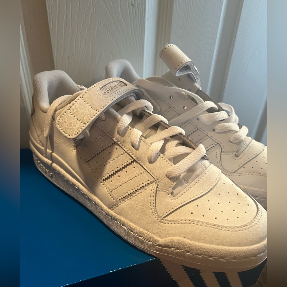Size 9 Forum Low Adidas!